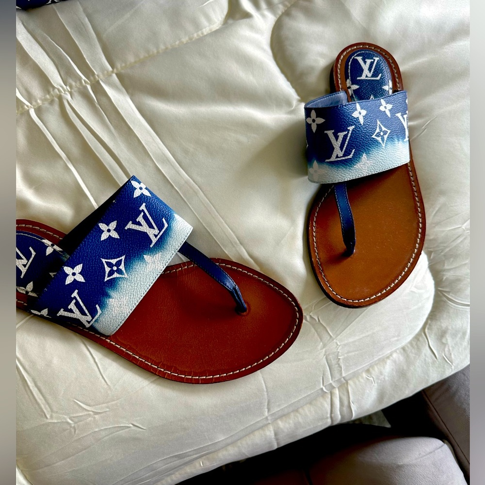 Monogram Escale flip flops size 38 1/2